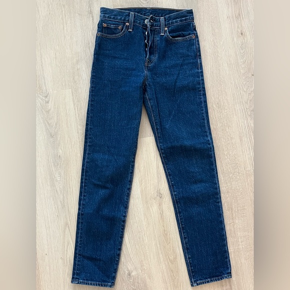 Levis Highwaisted Jeans - size 25 - Picture 2 of 4